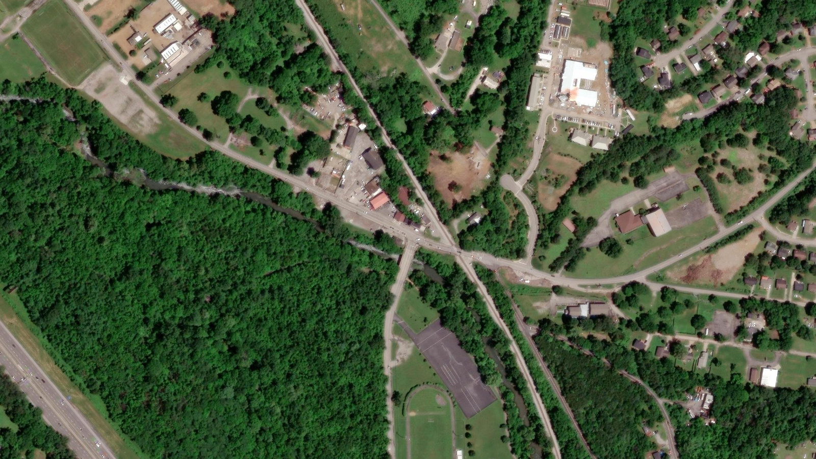 5846 CROSSINGS BLVD., ANTIOCH, TN（本社・衛星）