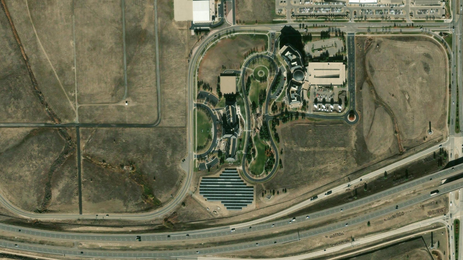 12300 LIBERTY BLVD., ENGLEWOOD, CO（本社・衛星）
