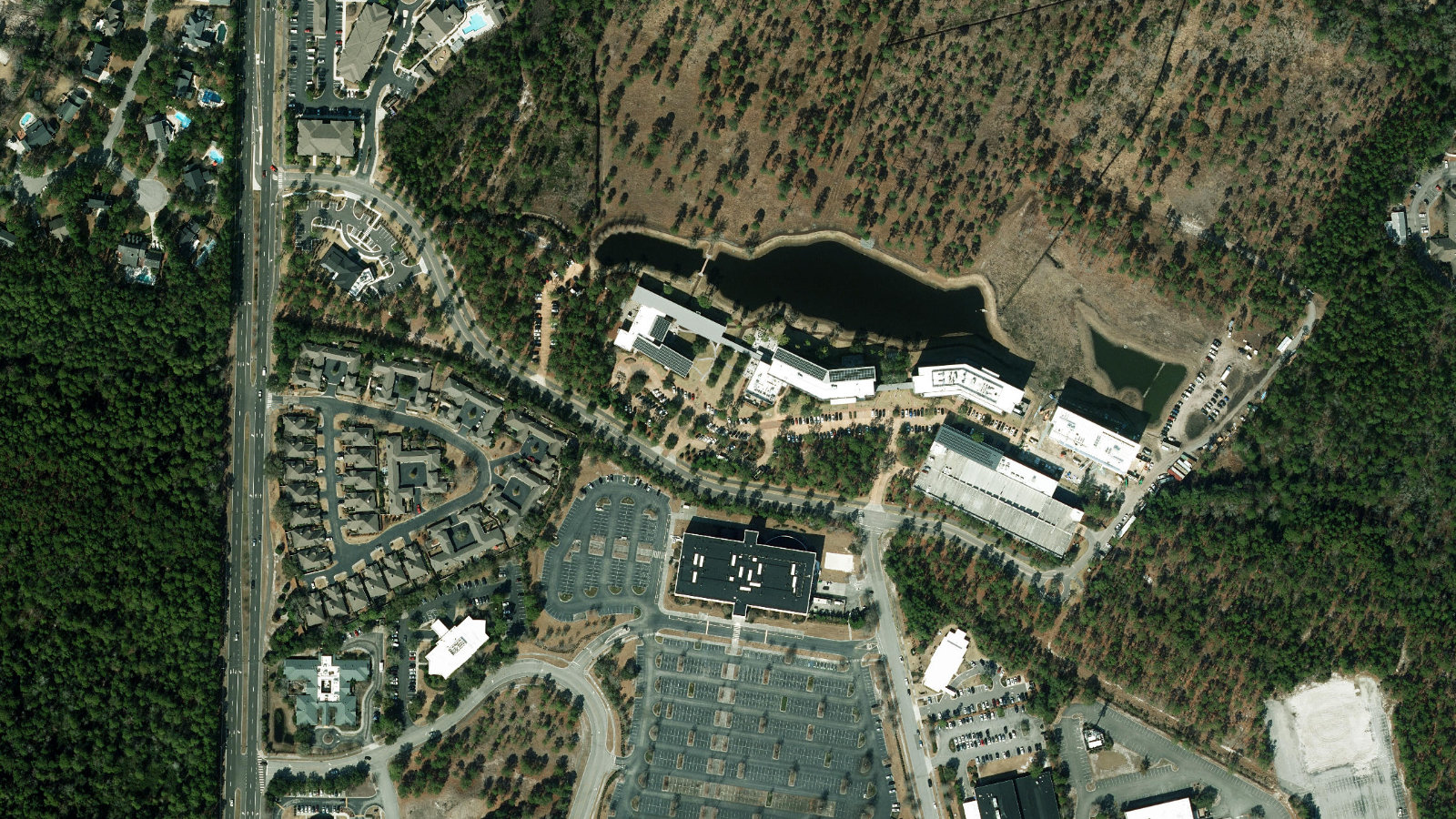 1741 TIBURON DRIVE, WILMINGTON, NC（本社・衛星）