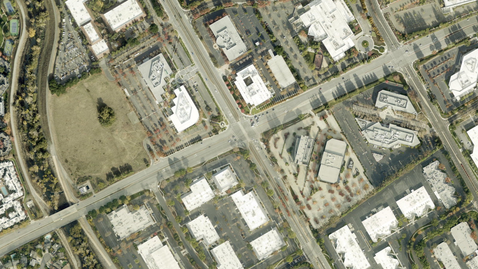 3930 NORTH FIRST STREET, SAN JOSE, CA(本社・衛星)