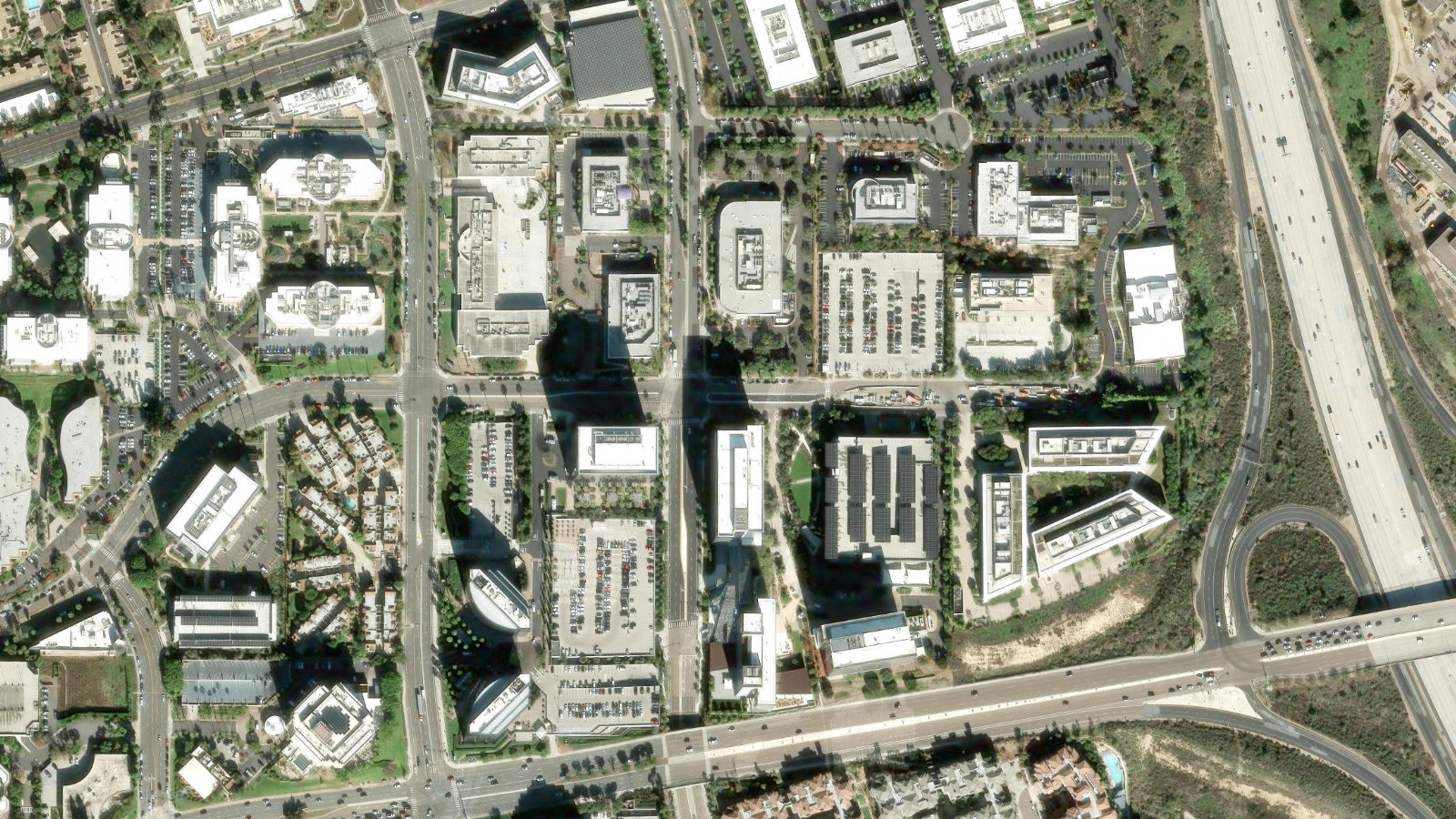 4707 EXECUTIVE DRIVE, SAN DIEGO, CA(本社・衛星)