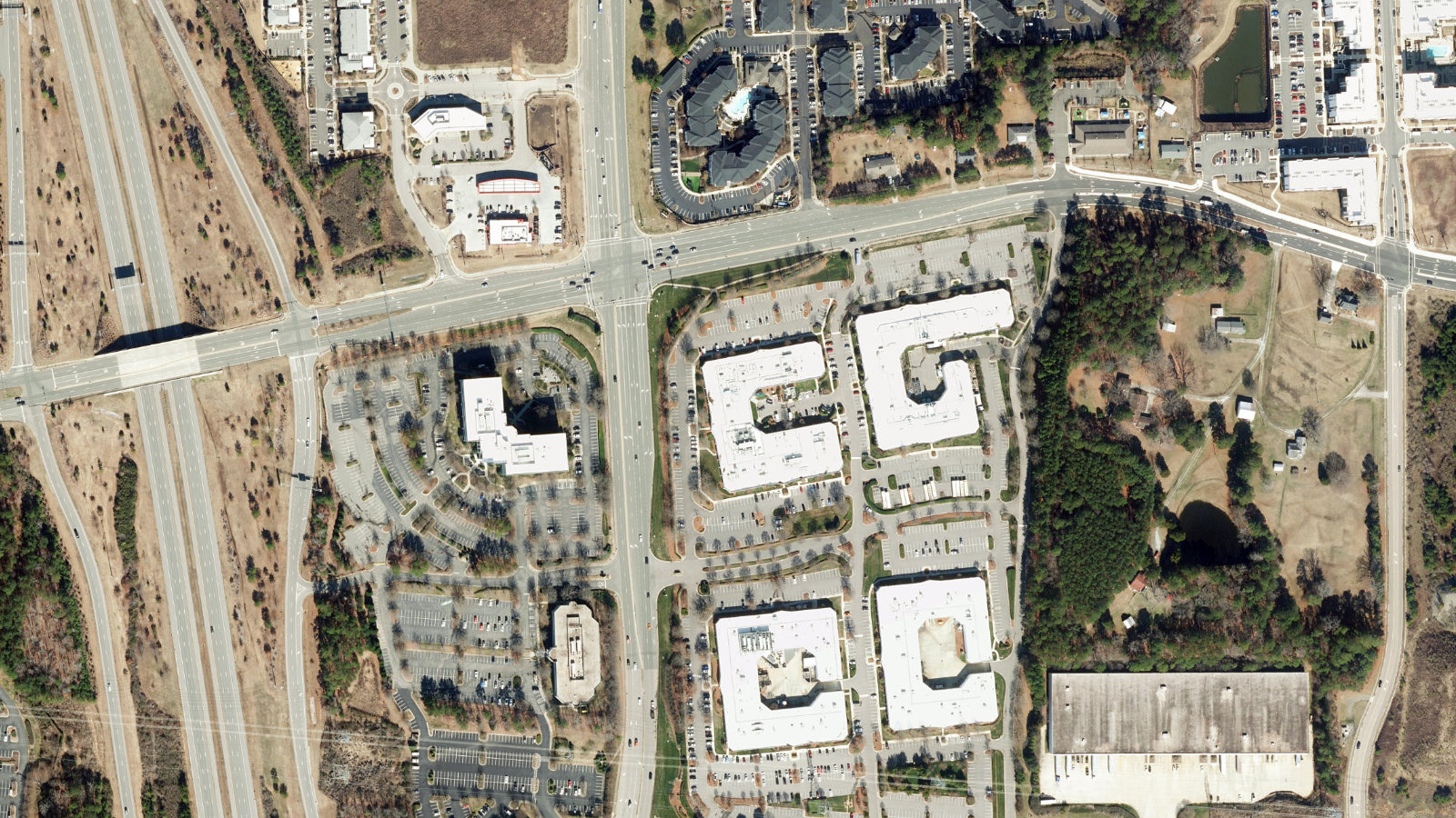 419 DAVIS DRIVE, MORRISVILLE, NC(本社・衛星)