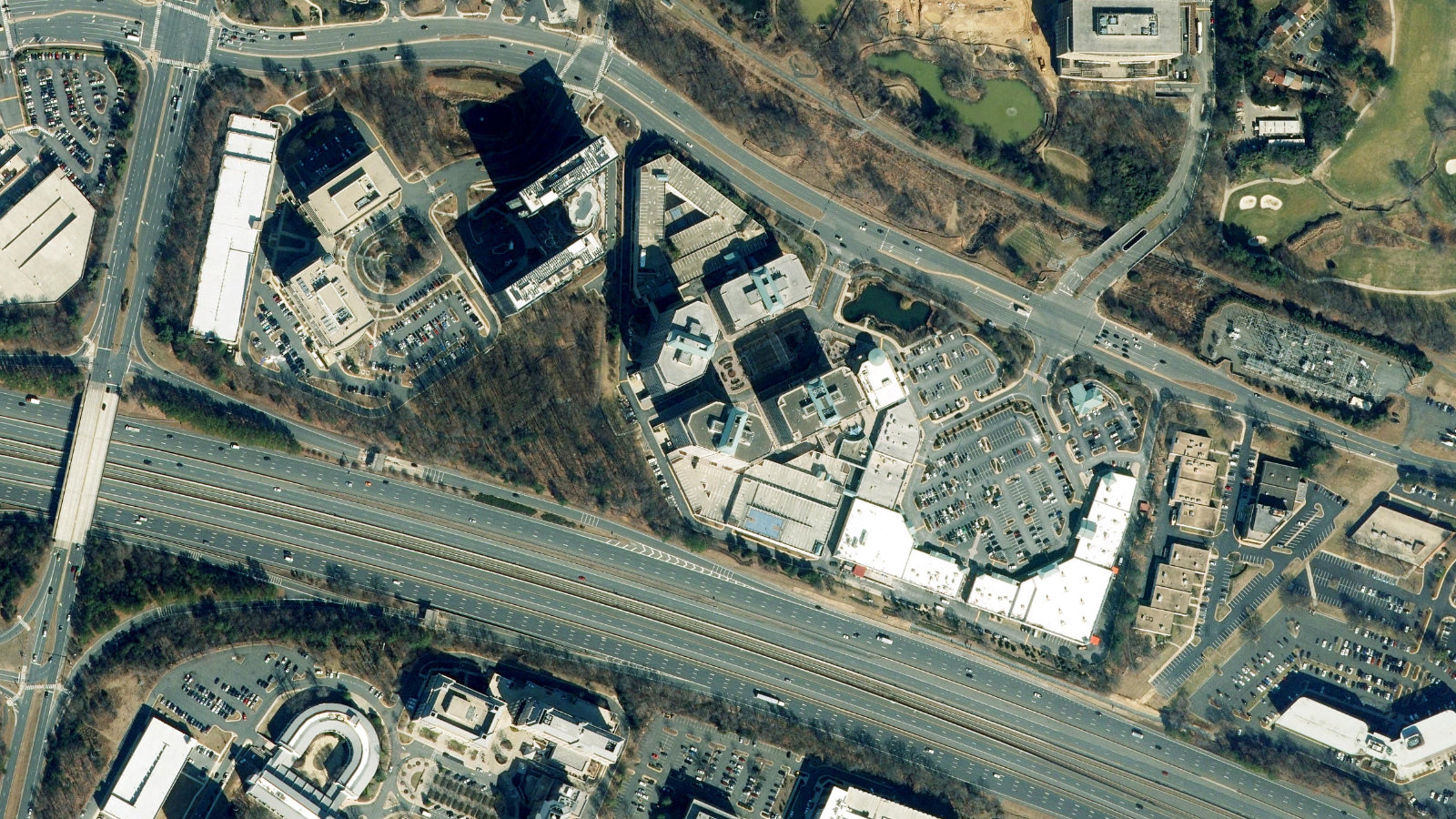 11720 PLAZA AMERICA DRIVE, RESTON, VA(本社・衛星)