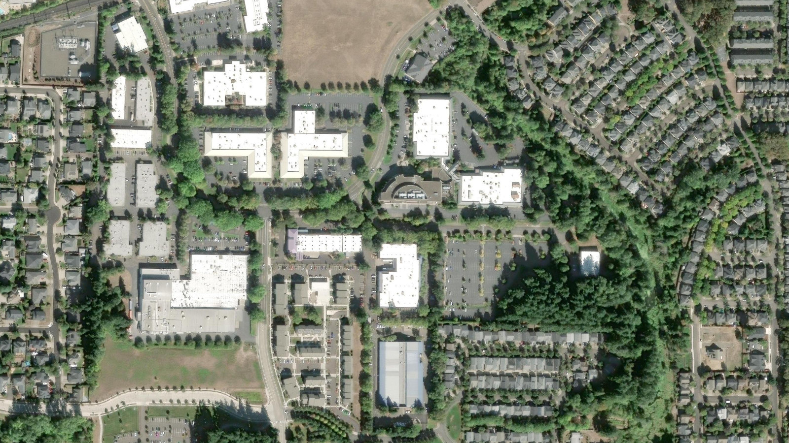 5555 NE MOORE CT, HILLSBORO, OR(本社・衛星)