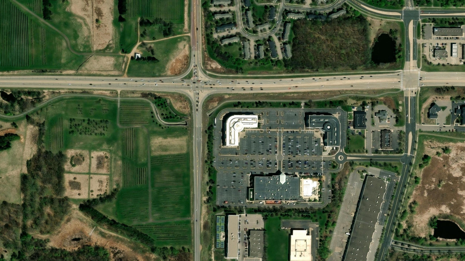 2902 CORPORATE PLACE, CHANHASSEN, MN(本社・衛星)
