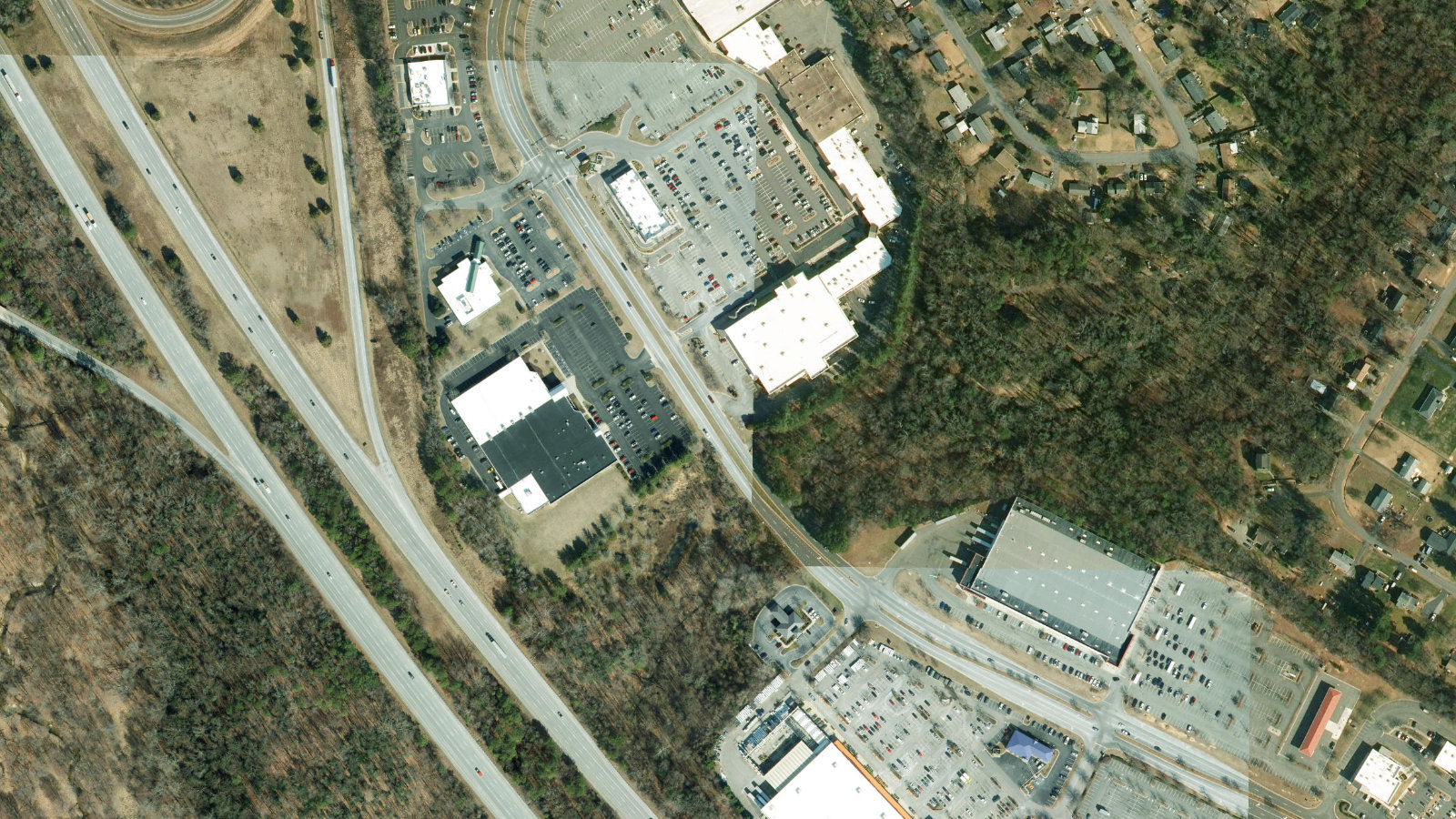 7313 BELL CREEK ROAD, MECHANICSVILLE, VA（本社・衛星）