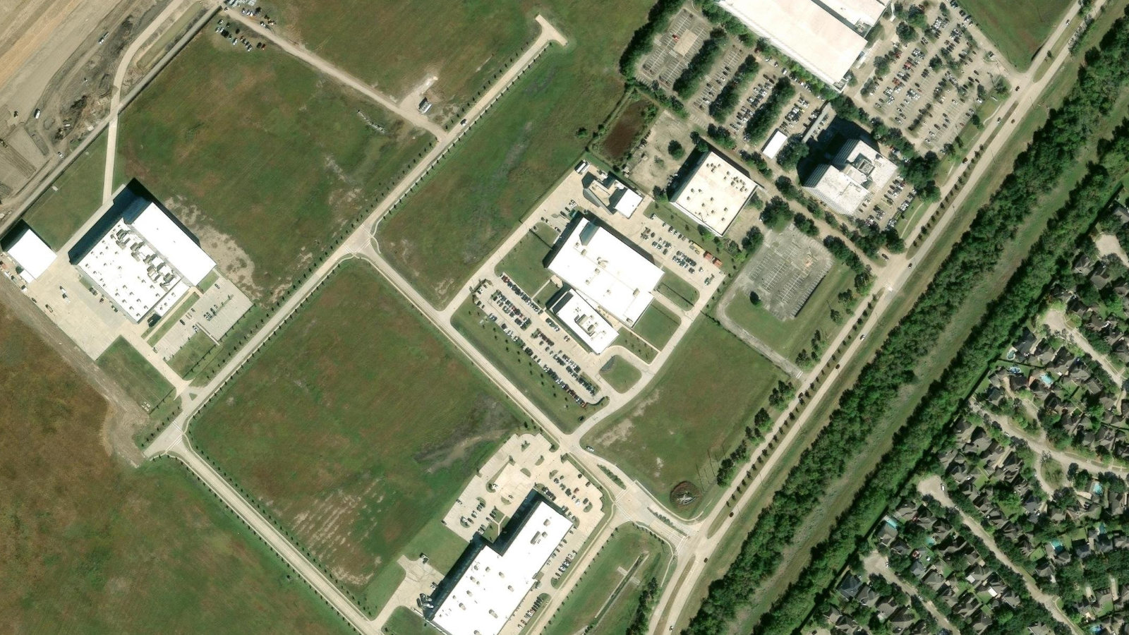 13467 COLUMBIA SHUTTLE STREET, HOUSTON, TX(本社・衛星)