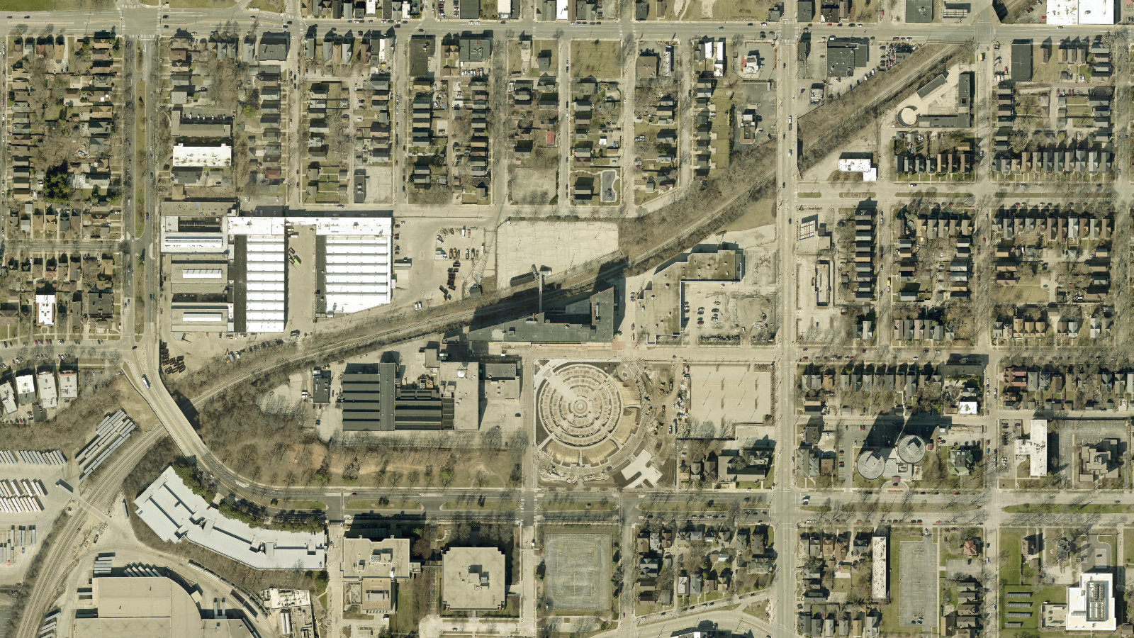 3700 W JUNEAU AVENUE, MILWAUKEE, WI（本社・衛星）
