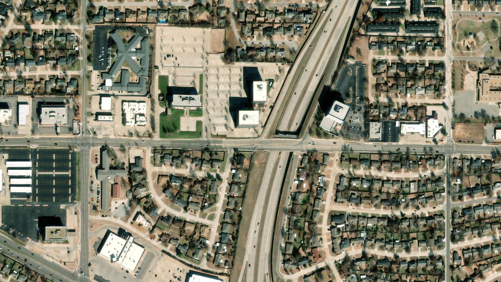 3503 NW 63RD STREET, OKLAHOMA CITY, OK（本社・衛星）