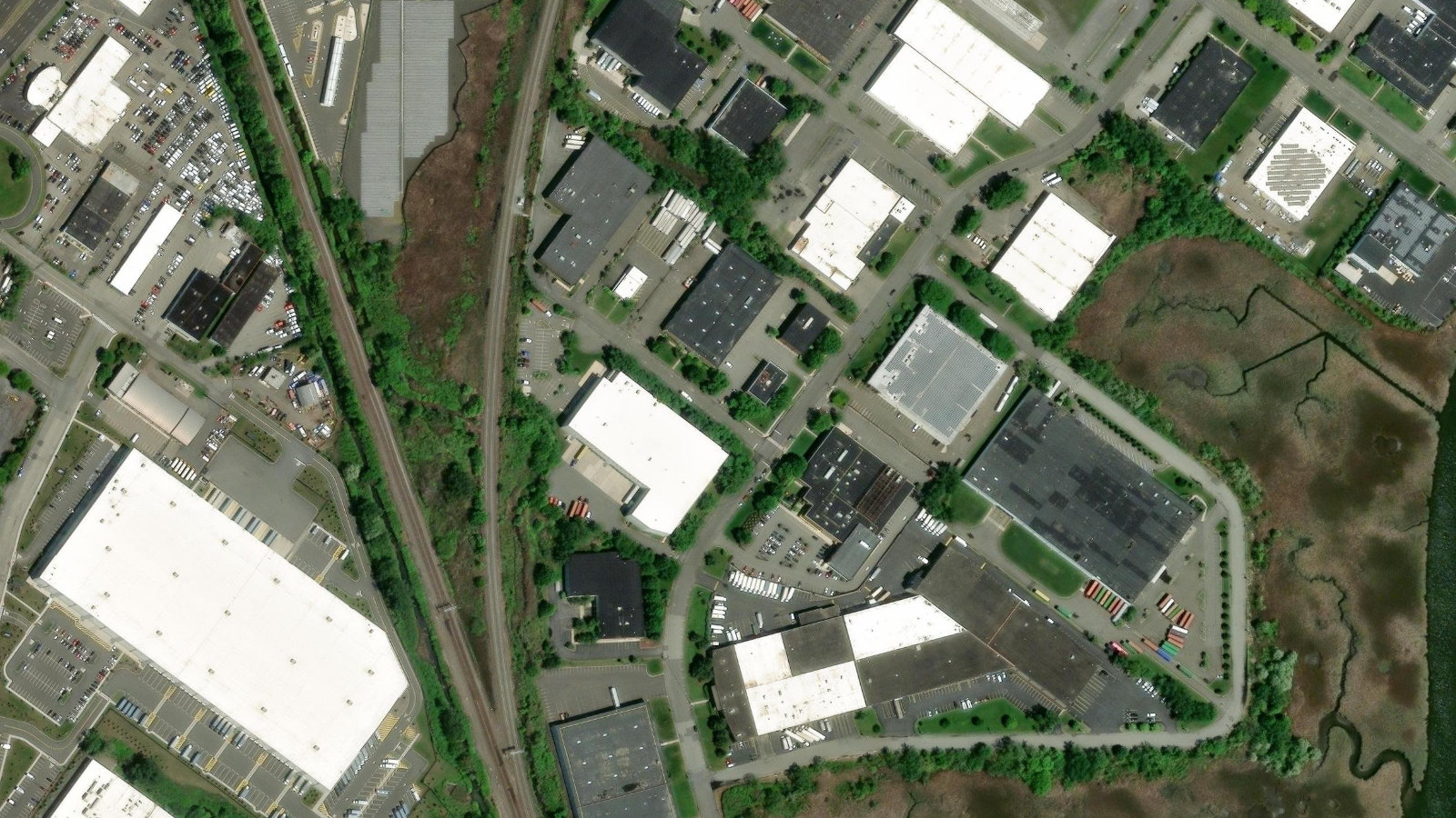 25 BRANCA ROAD, EAST RUTHERFORD, NJ（本社・衛星）