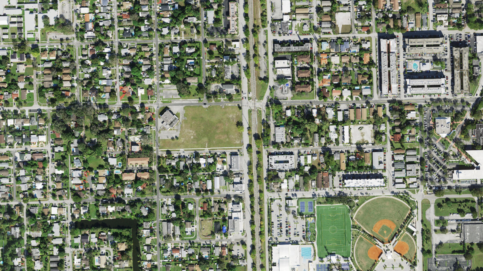 1010 SOUTH FEDERAL HIGHWAY, HALLANDALE BEACH, FL(本社・衛星)
