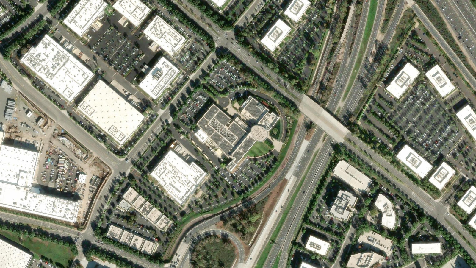52 DISCOVERY, IRVINE, CA(本社・衛星)