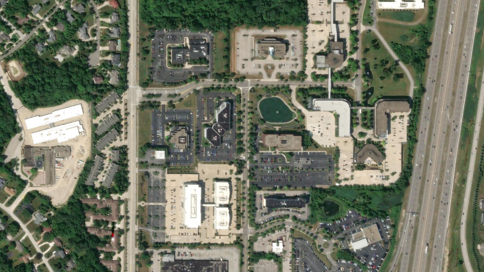 3300 ENTERPRISE PARKWAY, BEACHWOOD, OH（本社・衛星）