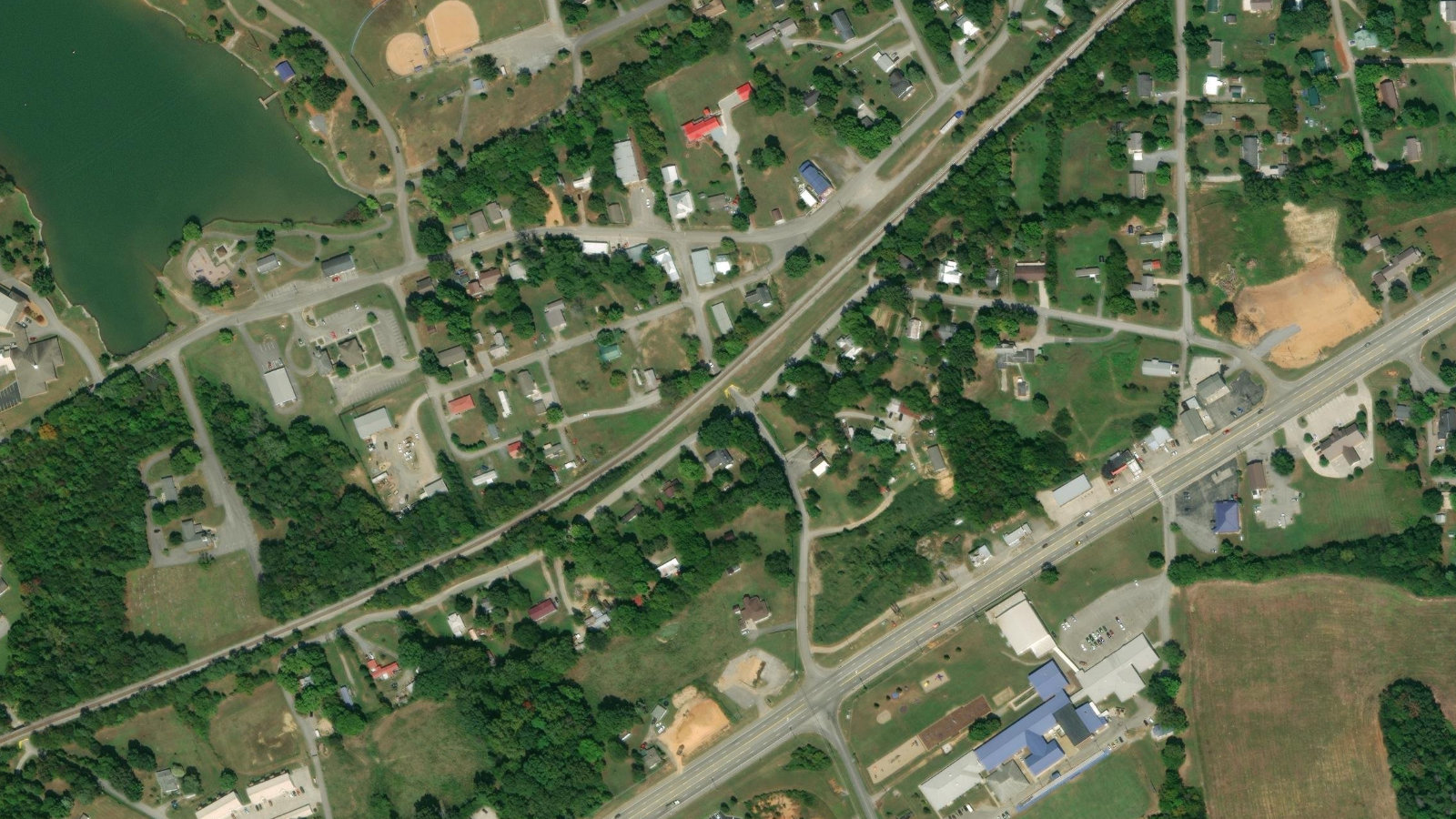 100 CHEROKEE COVE DRIVE, VONORE, TN(本社・衛星)