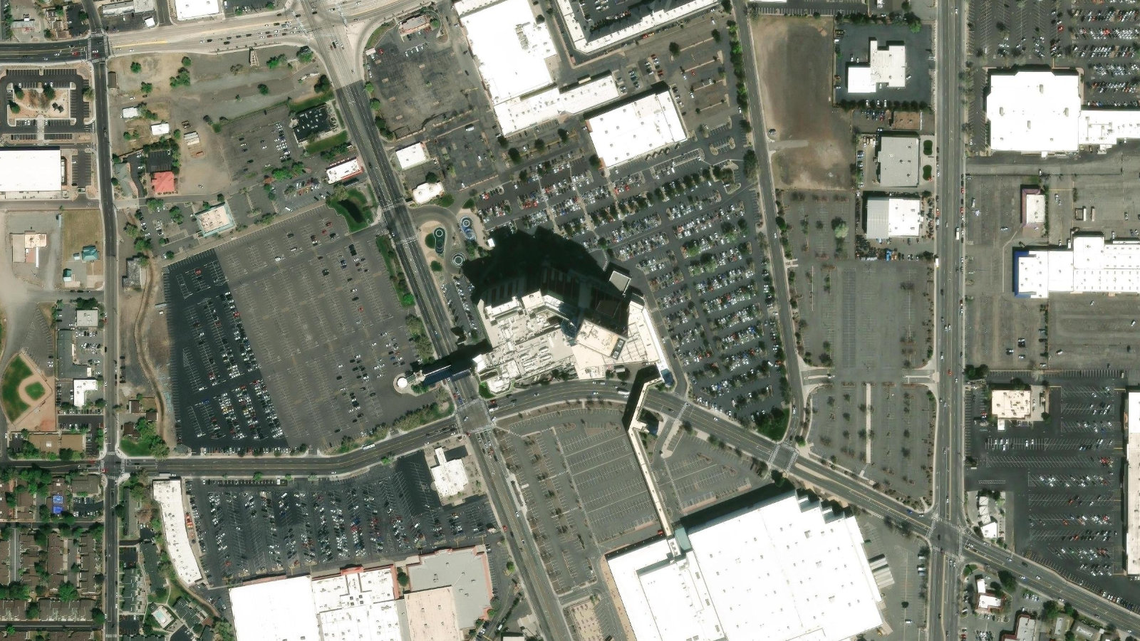 3800 S VIRGINIA STREET, RENO, NV（本社・衛星）