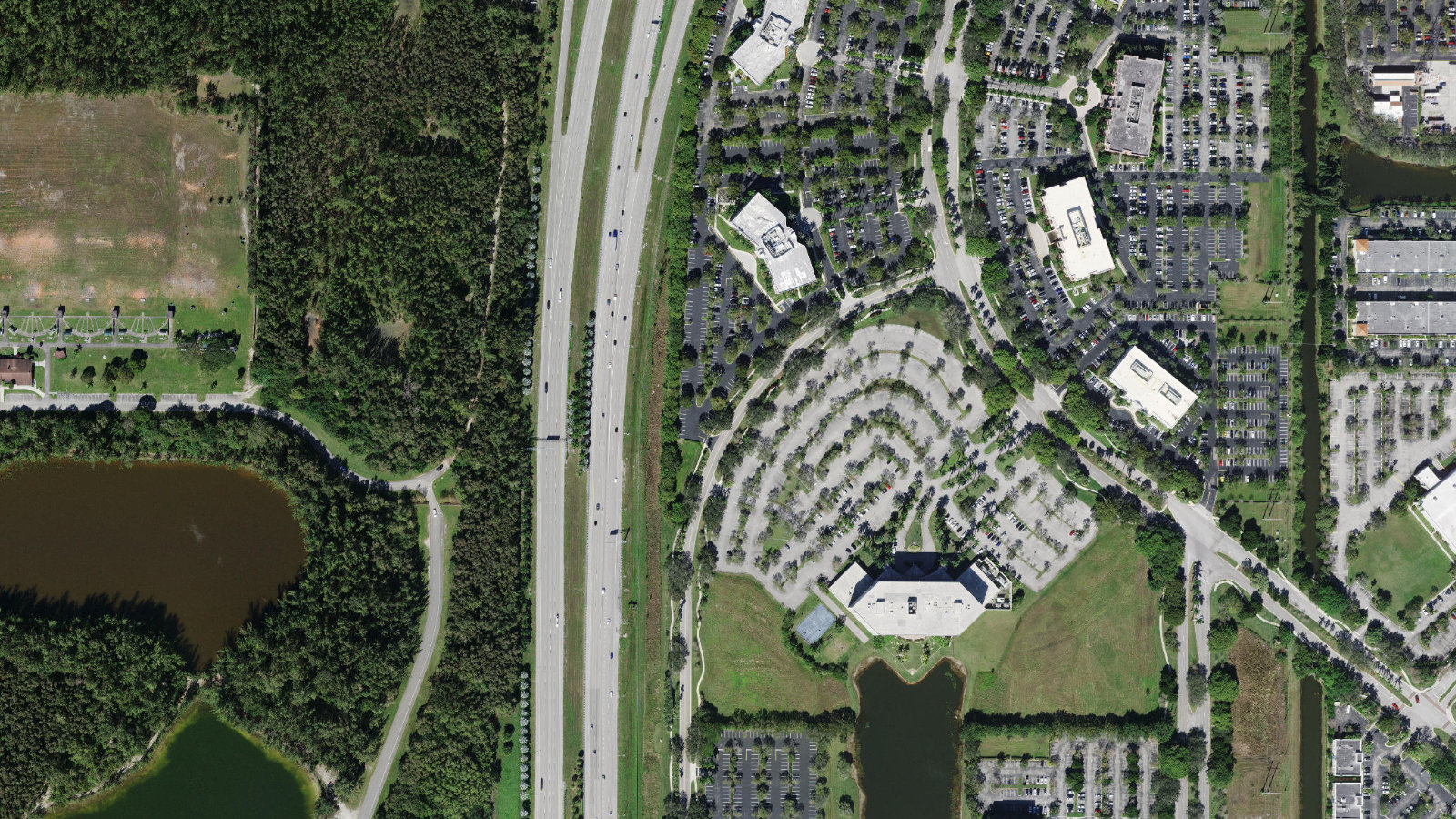 1301 CONCORD TERRACE, SUNRISE, FL（本社・衛星）