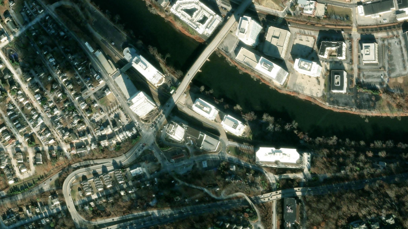200 BARR HARBOR DRIVE, WEST CONSHOHOCKEN, PA(本社・衛星)