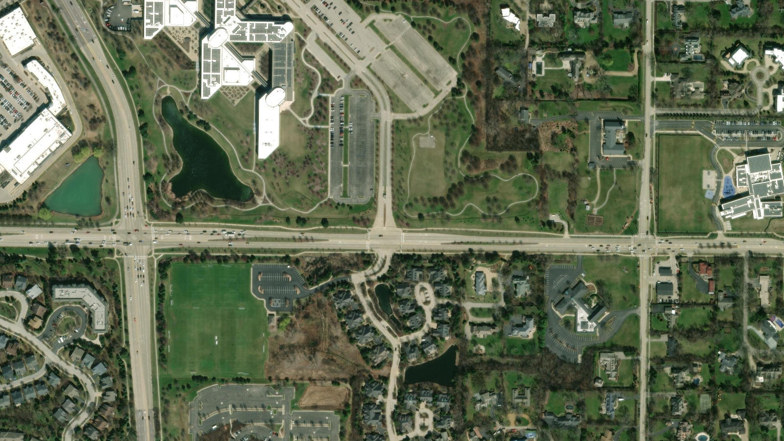 3 LAKES DRIVE, NORTHFIELD, IL（本社・衛星）