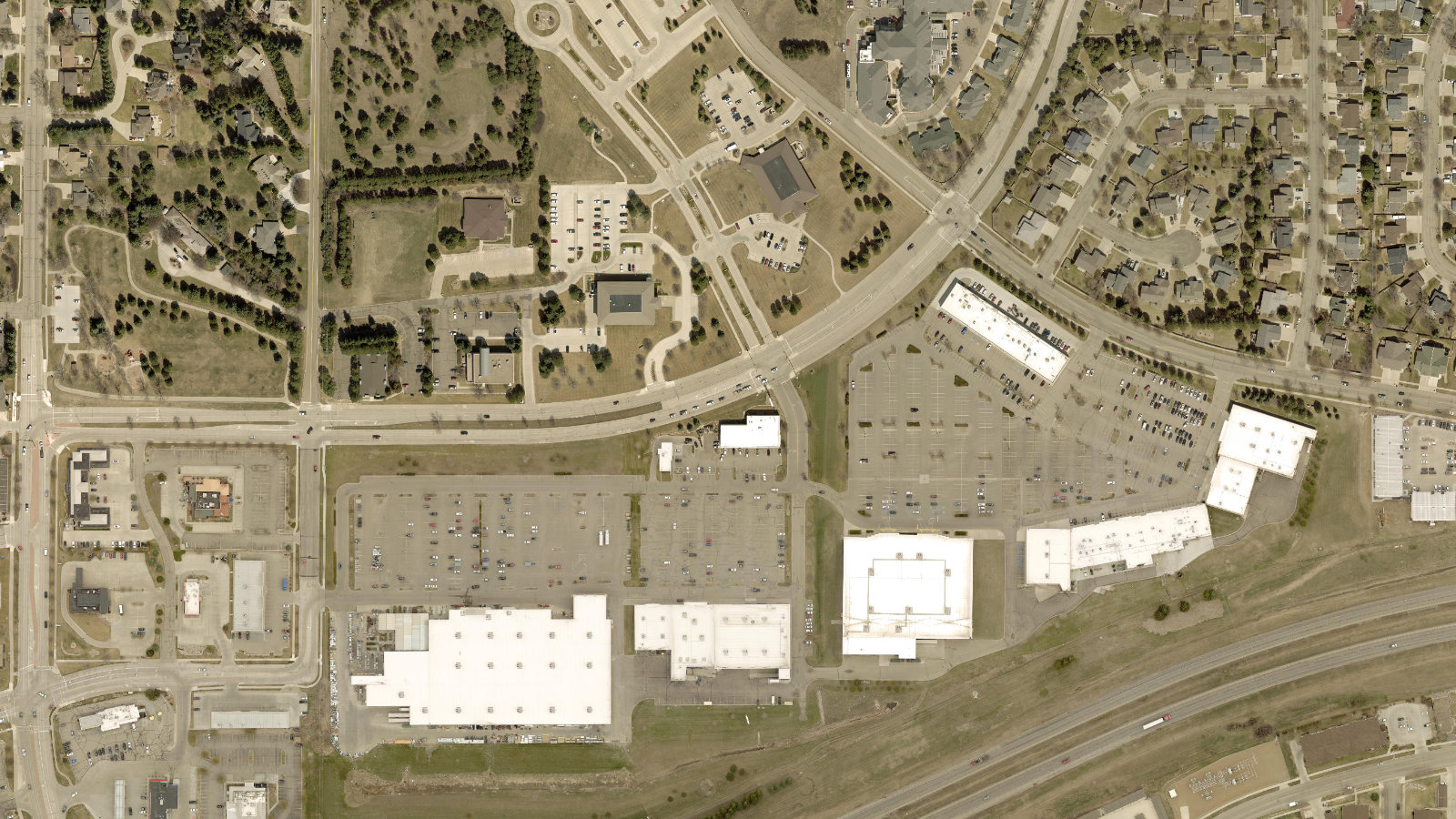 1200 WEST CENTURY AVENUE, BISMARCK, ND(本社・衛星)