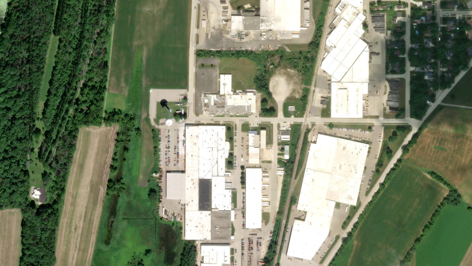 715 SOUTH STREET, MAYVILLE, WI（本社・衛星）