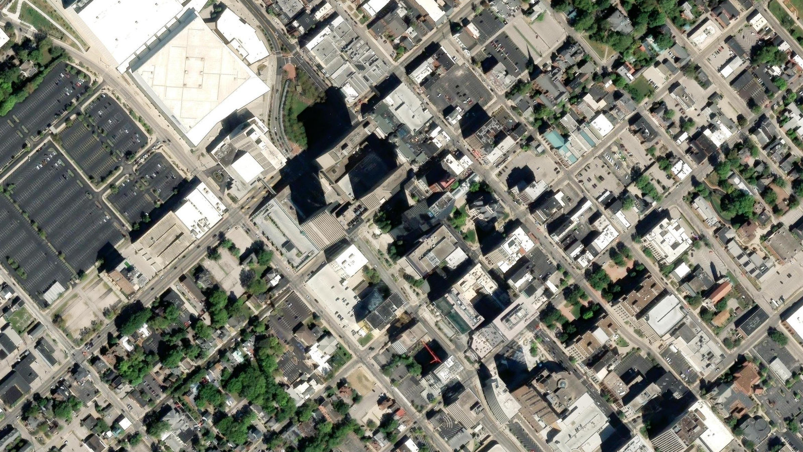 250 WEST MAIN STREET, LEXINGTON, KY（本社・衛星）