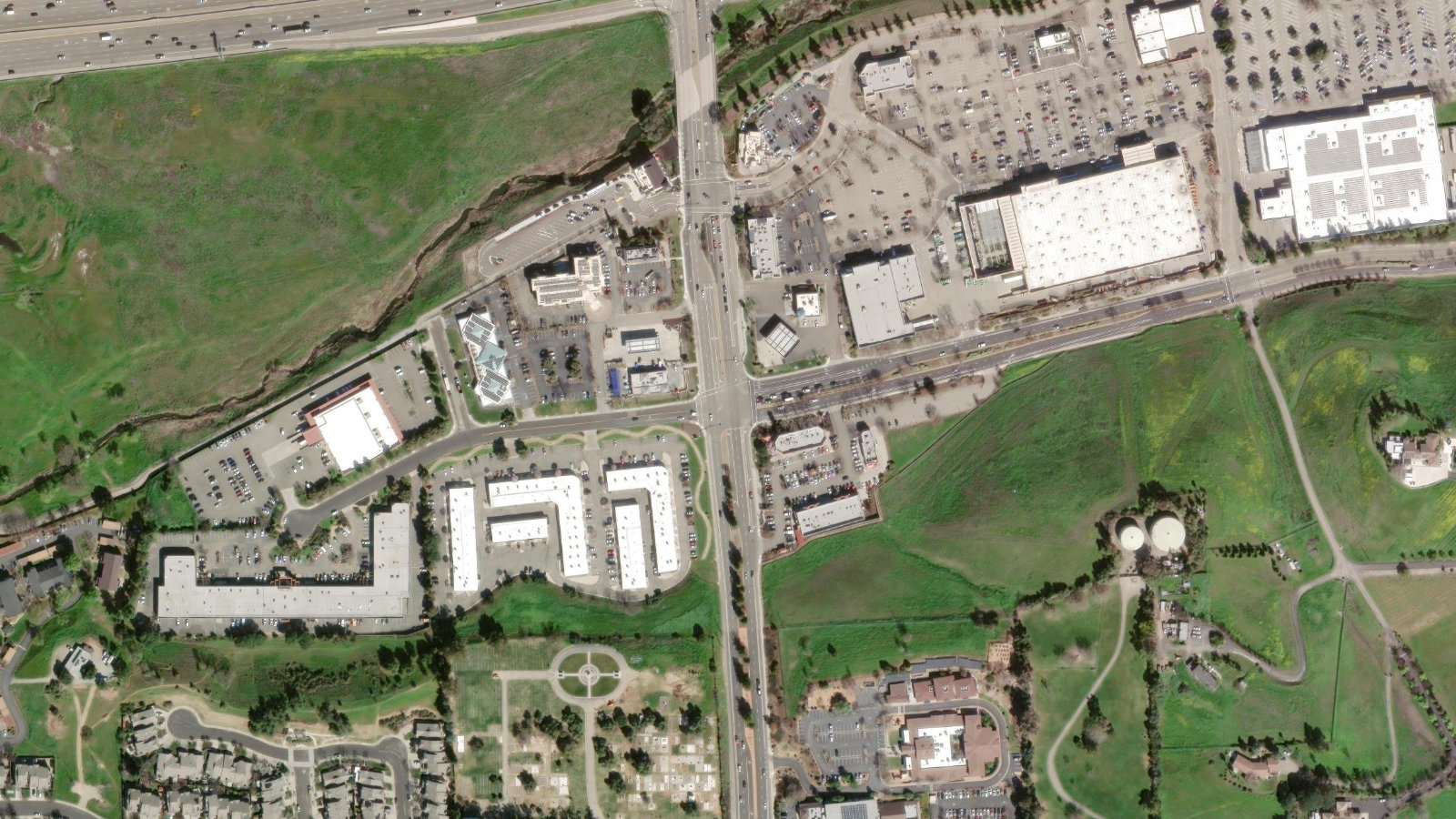 5700 LAS POSITAS RD, LIVERMORE, CA（本社・衛星）