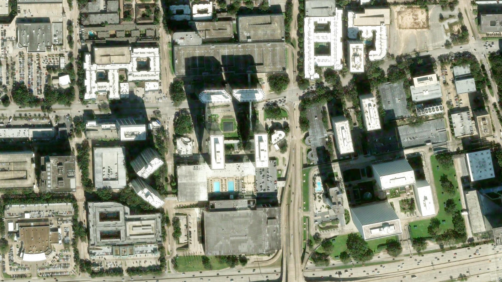 NINE GREENWAY PLAZA, HOUSTON, TX（本社・衛星）