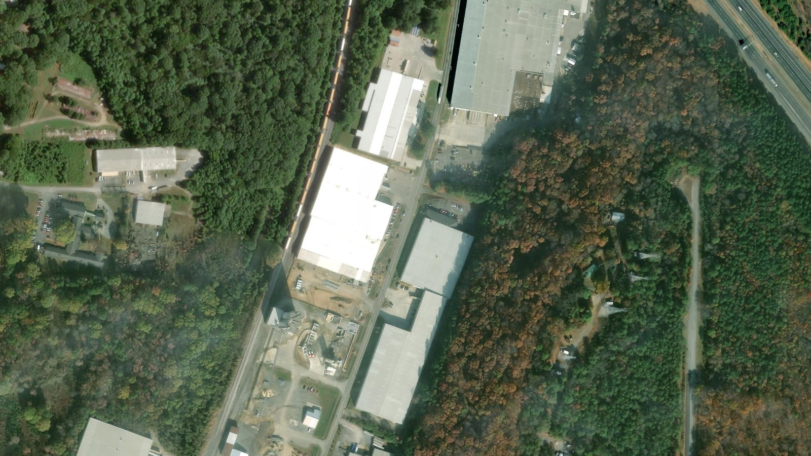 160 S INDUSTRIAL BLVD, CALHOUN, GA(本社・衛星)