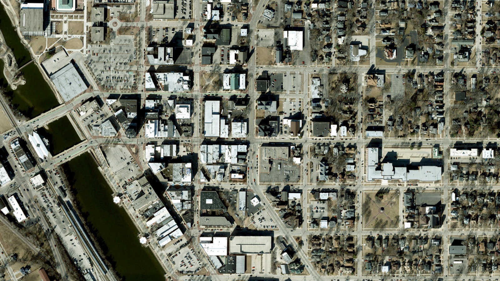 1400 TOASTMA, ELGIN, IL（本社・衛星）