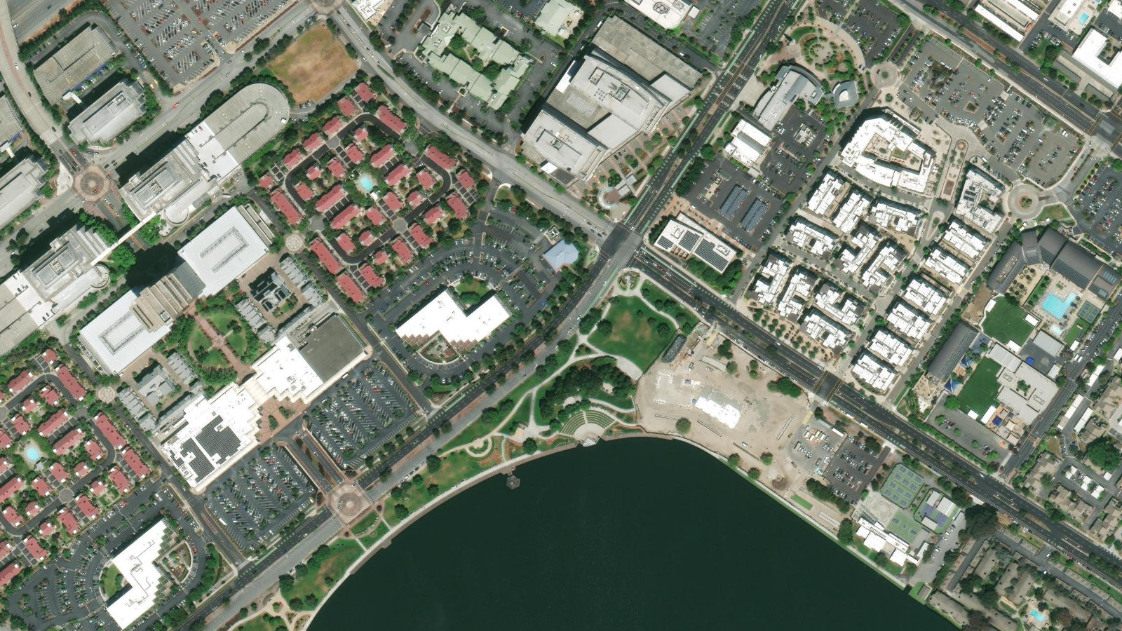 989 EAST HILLSDALE BOULEVARD, FOSTER CITY, CA（本社・衛星）