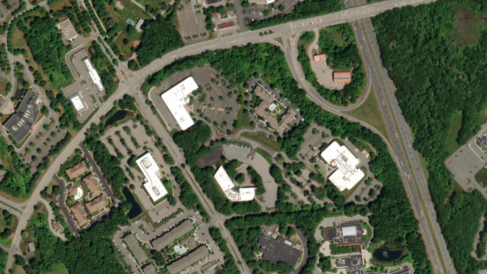 2 TECH DRIVE, ANDOVER, MA（本社・衛星）