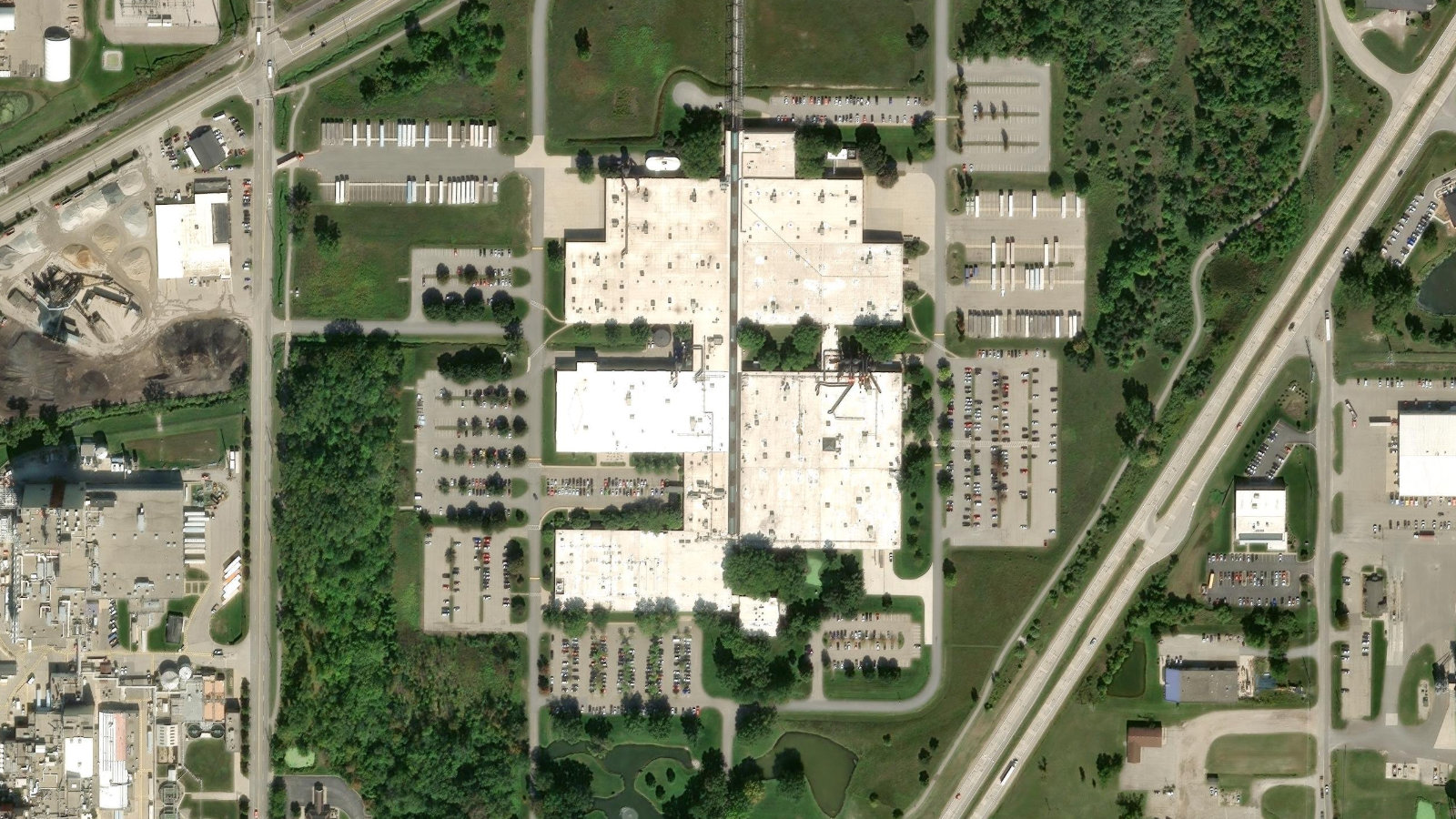 855 E MAIN AVE, ZEELAND, MI(本社・衛星)