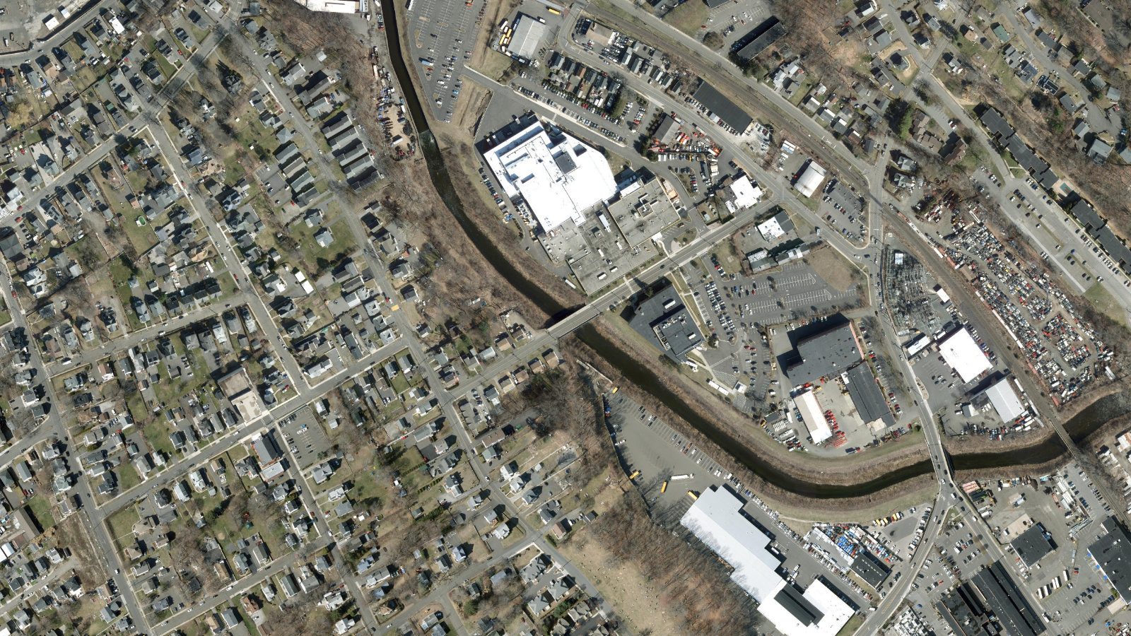 1 CASPER STREET, DANBURY, CT(本社・衛星)