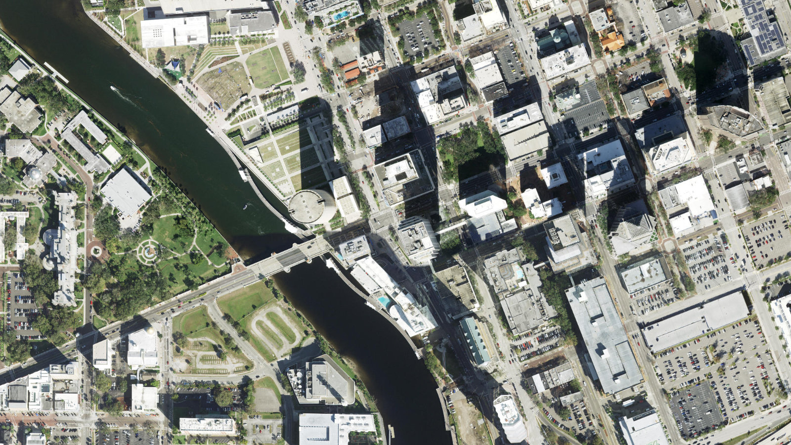 101 EAST KENNEDY BLVD., TAMPA, FL(本社・衛星)