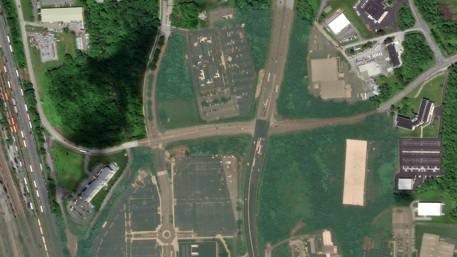 2407 PARK DRIVE, HARRISBURG, PA(本社・衛星)
