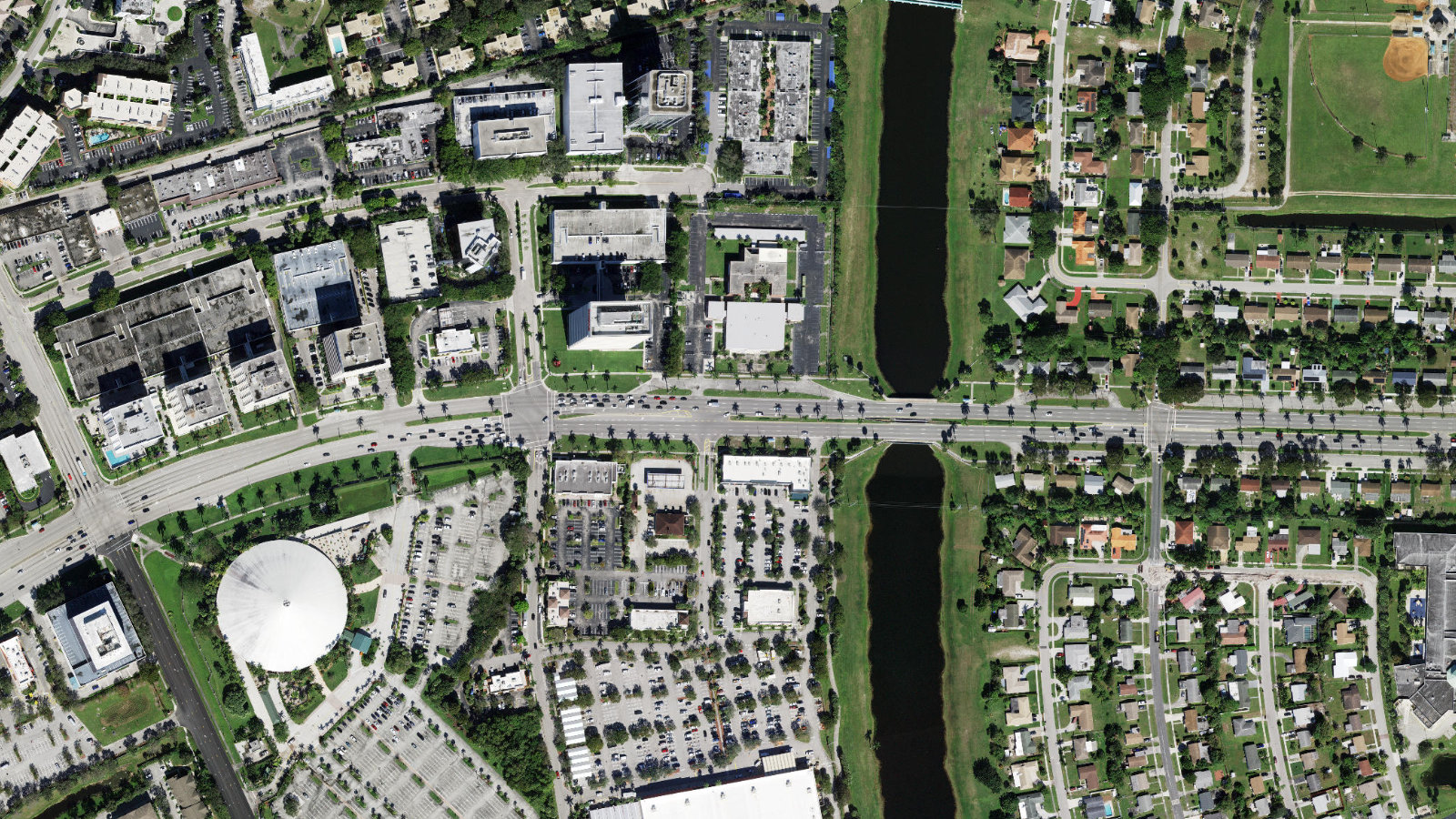 1555 PALM BEACH LAKES BLVD., WEST PALM BEACH, FL（本社・衛星）
