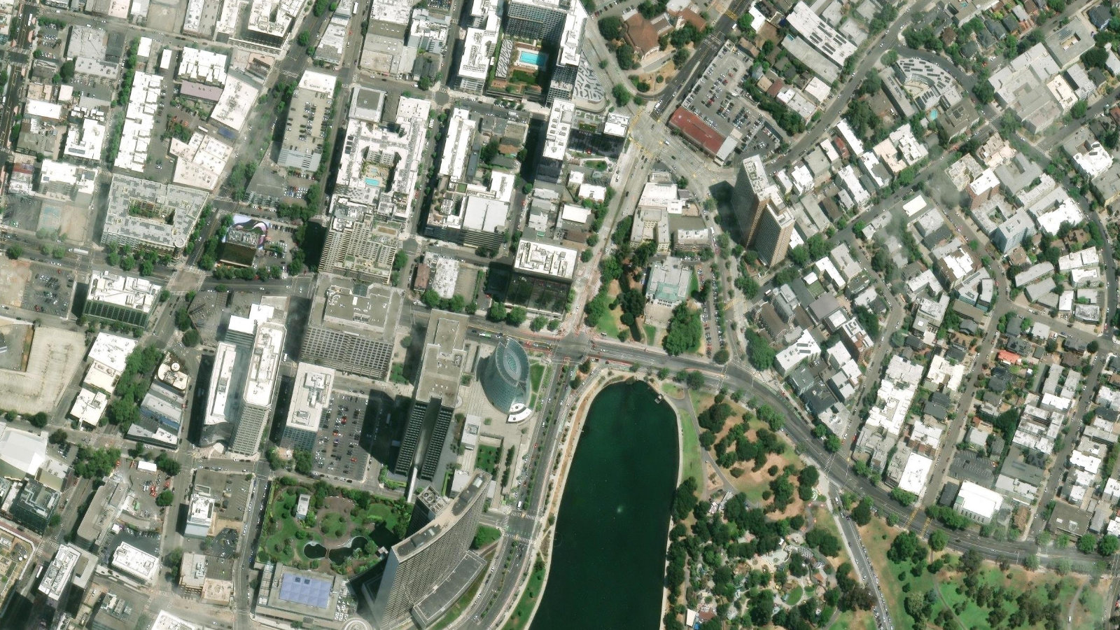 180 GRAND AVENUE, OAKLAND, CA（本社・衛星）