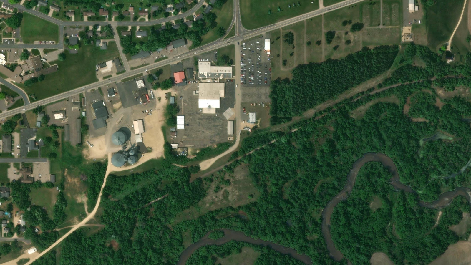 129 MARTEN STREET, MONDOVI, WI（本社・衛星）