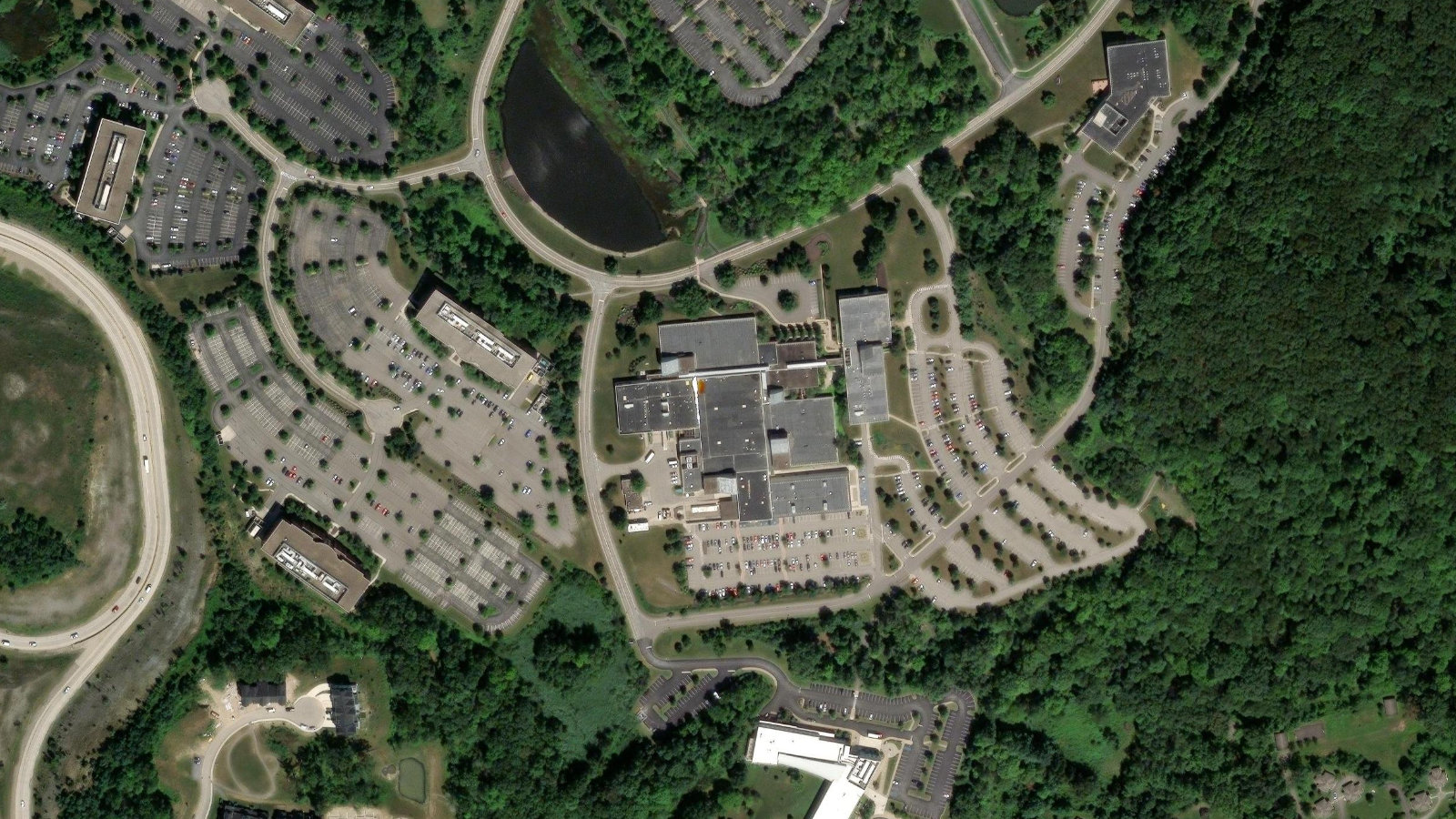 1000 CRANBERRY WOODS DRIVE, CRANBERRY TOWNSHIP, PA(本社・衛星)