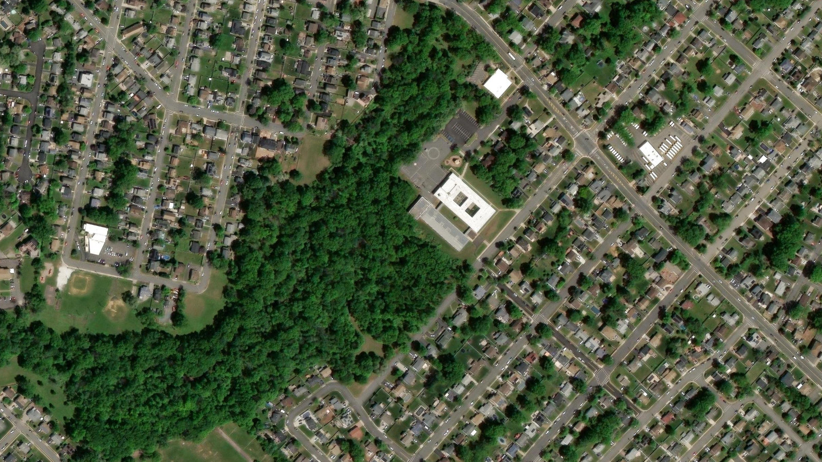485C ROUTE 1 SOUTH, ISELIN, NJ（本社・衛星）