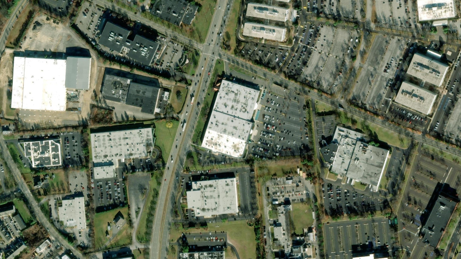 515 BROADHOLLOW ROAD, MELVILLE, NY(本社・衛星)