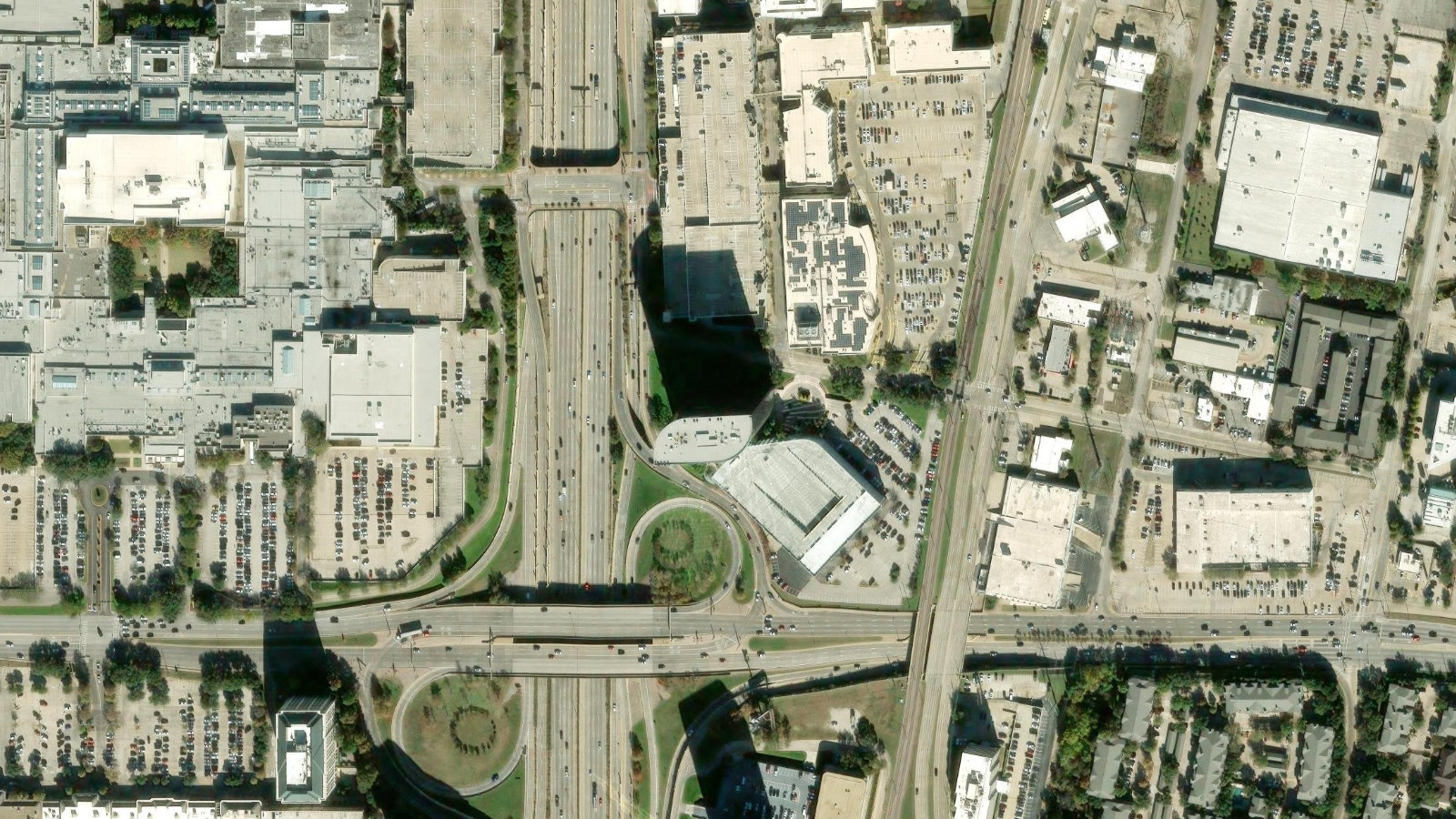 8750 NORTH CENTRAL EXPRESSWAY, DALLAS, TX(本社・衛星)