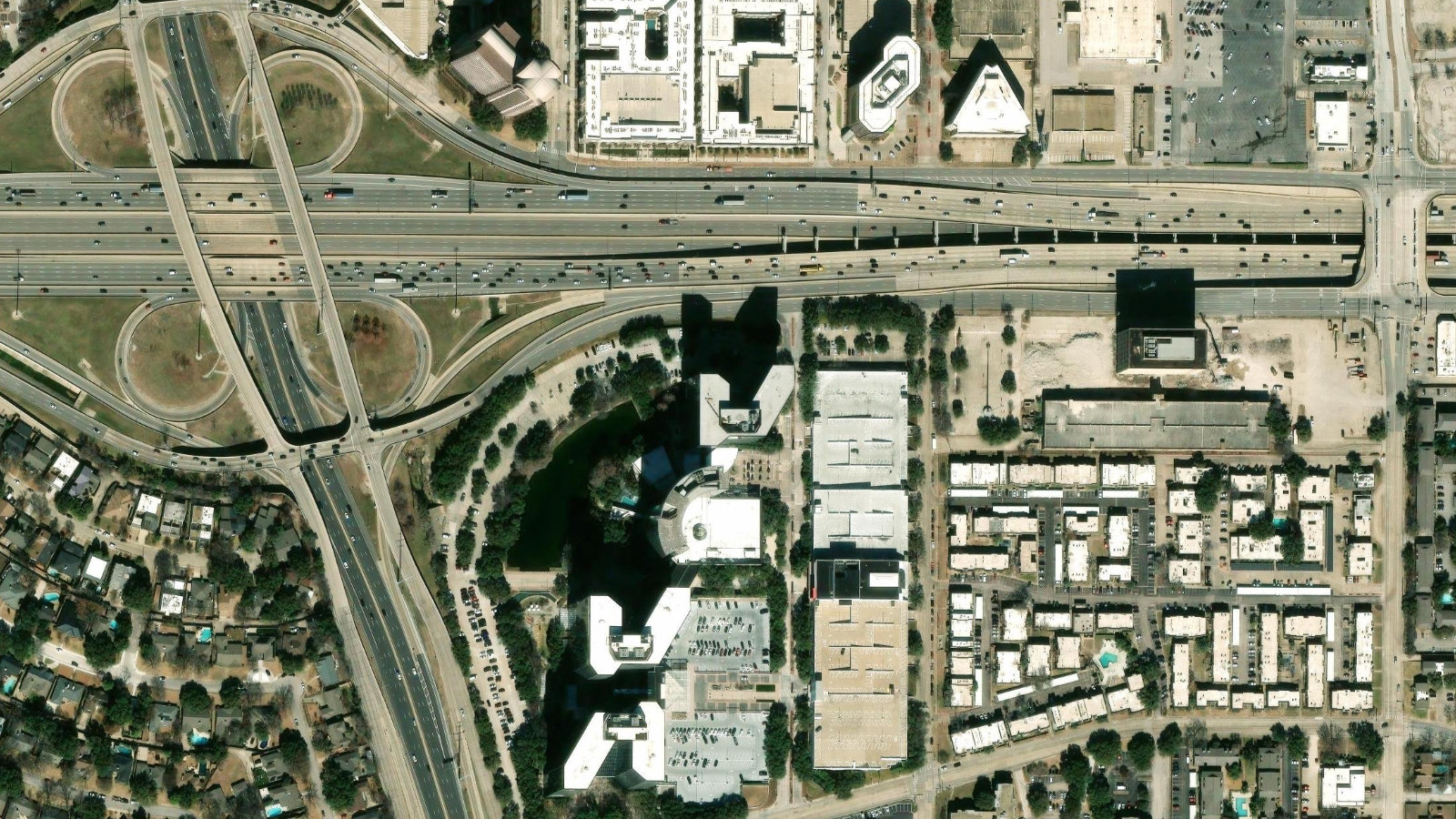 5400 LBJ FREEWAY, DALLAS, TX(本社・衛星)