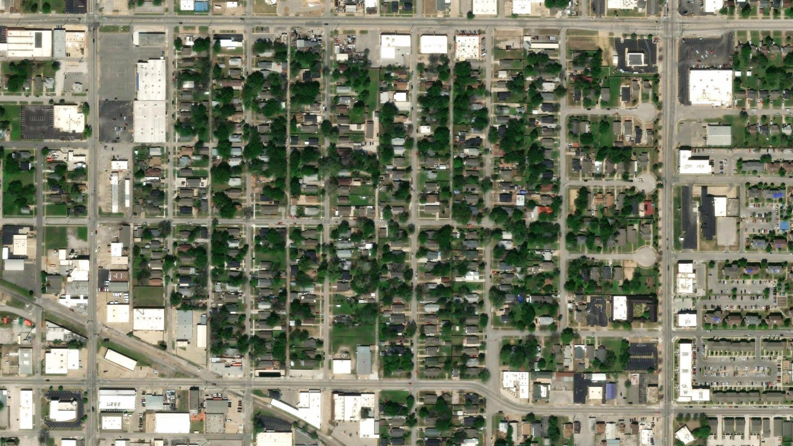15 EAST 5TH STREET, TULSA, OK（本社・衛星）