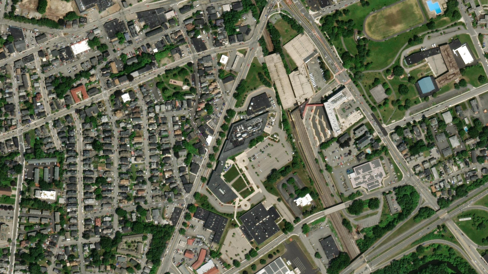 100 CHELMSFORD STREET, LOWELL, MA(本社・衛星)