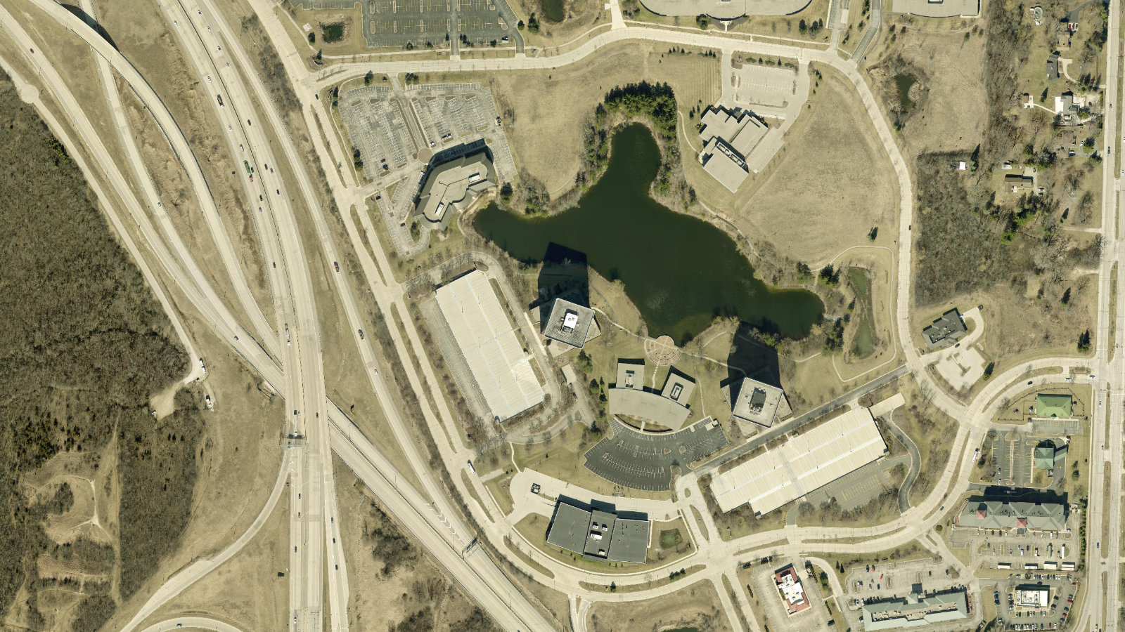 11270 WEST PARK PLACE, MILWAUKEE, WI(本社・衛星)