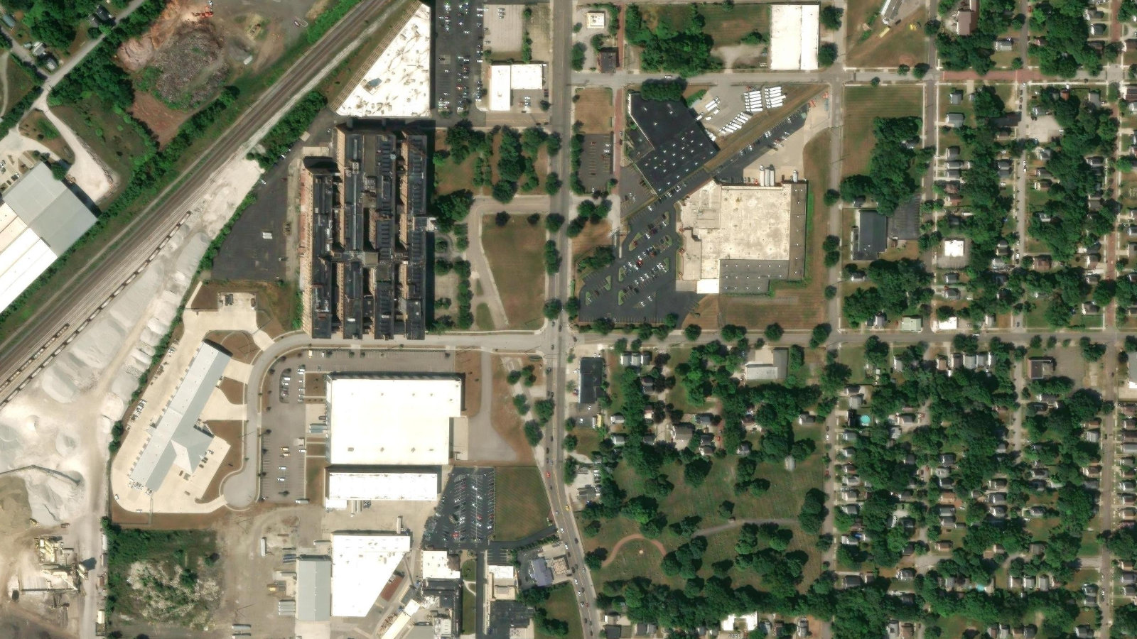 1293 S MAIN ST, AKRON, OH（本社・衛星）