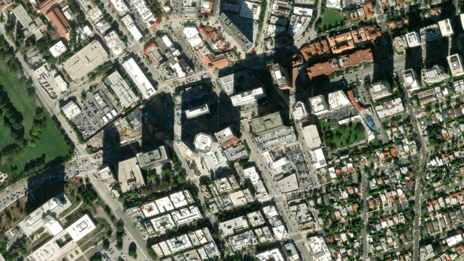 10900 WILSHIRE BLVD, LOS ANGELES, CA(本社・衛星)