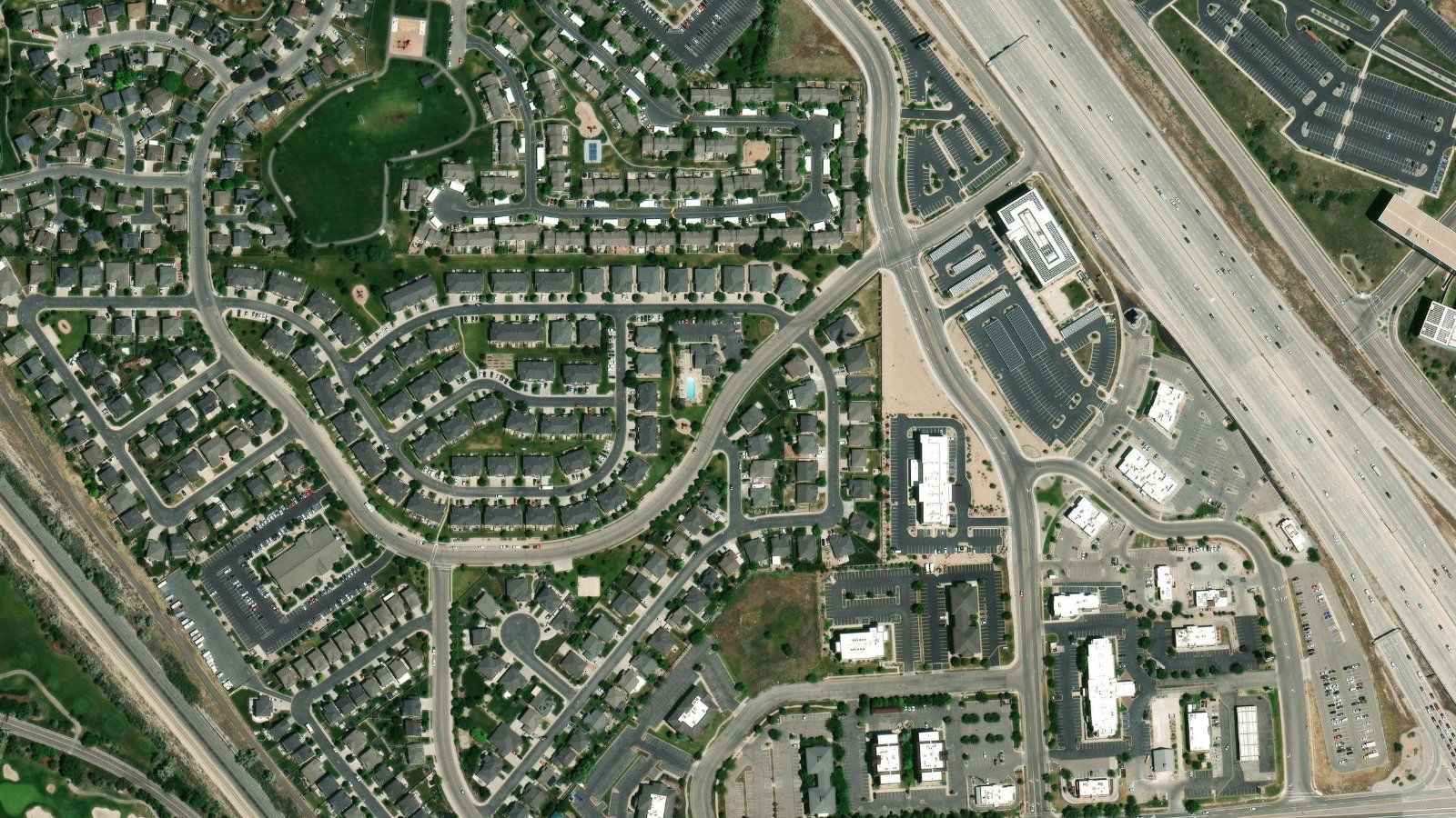 2901 WEST BLUEGRASS BLVD., LEHI, UT(本社・衛星)