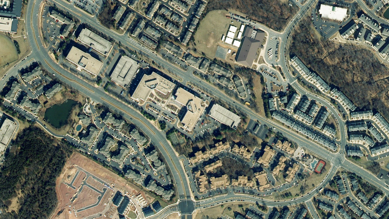 13865 SUNRISE VALLEY DRIVE, HERNDON, VA（本社・衛星）